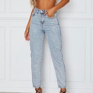 White Fox boyfriend jeans straight leg light wash size medium